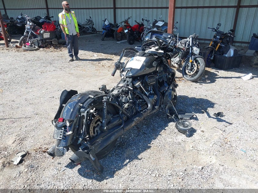 2023 Harley-davidson Fltrxs VIN 1HD1KTP15PB680263 IAAI salvage auction — ROLLOVER, Clear (Indiana), sold $2,800 on 2026-07-20 (photo 4)