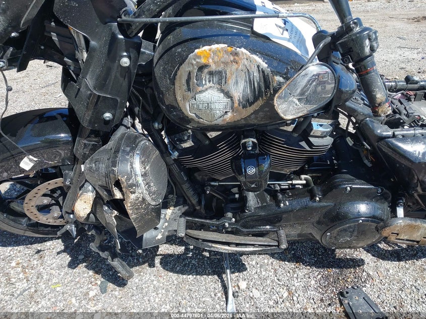 2023 Harley-davidson Fltrxs VIN 1HD1KTP15PB680263 IAAI salvage auction — ROLLOVER, Clear (Indiana), sold $2,800 on 2026-07-20 (photo 9)
