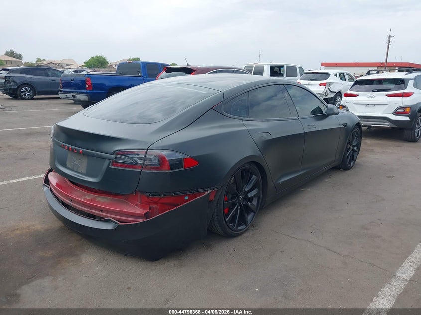 2017 Tesla Model s VIN 5YJSA1E28HF192366 IAAI salvage auction — REAR END, Wait Title, sold $8,600 on 2026-07-25 (photo 4)