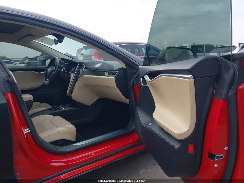2017 Tesla Model s VIN 5YJSA1E28HF192366 IAAI salvage auction — REAR END, Wait Title, sold $8,600 on 2026-07-25 (photo 5)