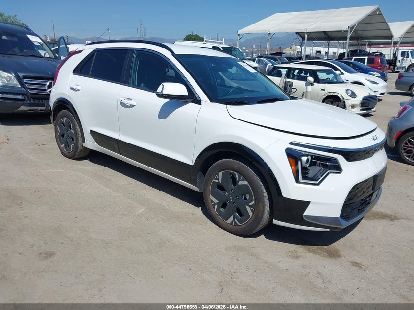 2025 Kia Niro VIN KNDCR3L15S5139166 IAAI salvage auction — LEFT REAR, Wait Title, sold $11,100 on 2026-07-30 (photo 1)