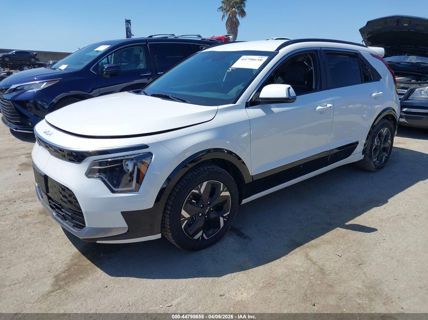 2025 Kia Niro VIN KNDCR3L15S5139166 IAAI salvage auction — LEFT REAR, Wait Title, sold $11,100 on 2026-07-30 (photo 2)