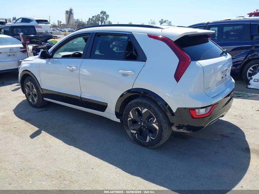 2025 Kia Niro VIN KNDCR3L15S5139166 IAAI salvage auction — LEFT REAR, Wait Title, sold $11,100 on 2026-07-30 (photo 3)