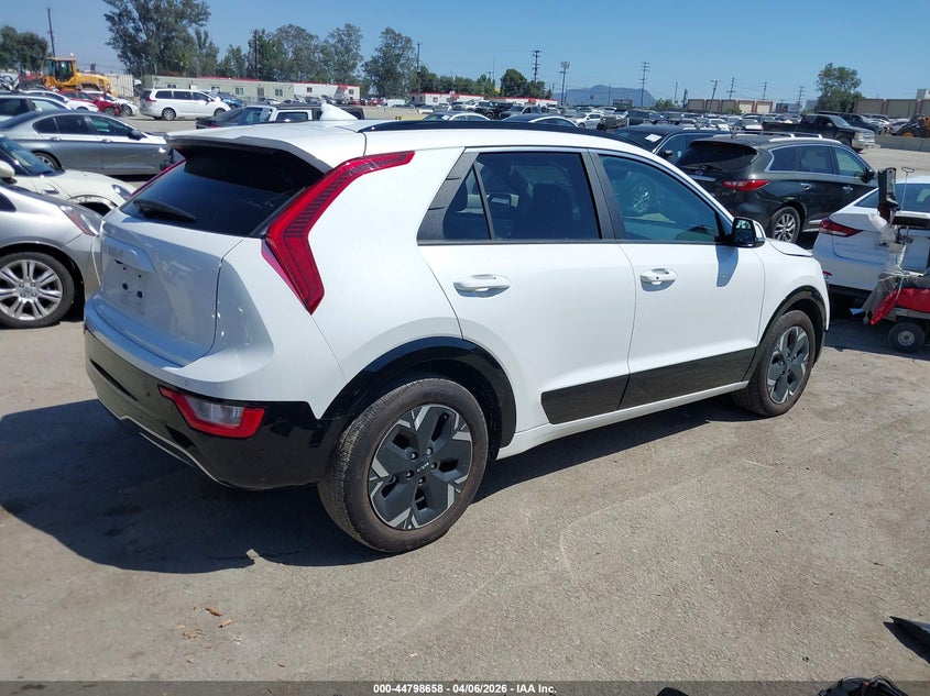 2025 Kia Niro VIN KNDCR3L15S5139166 IAAI salvage auction — LEFT REAR, Wait Title, sold $11,100 on 2026-07-30 (photo 4)