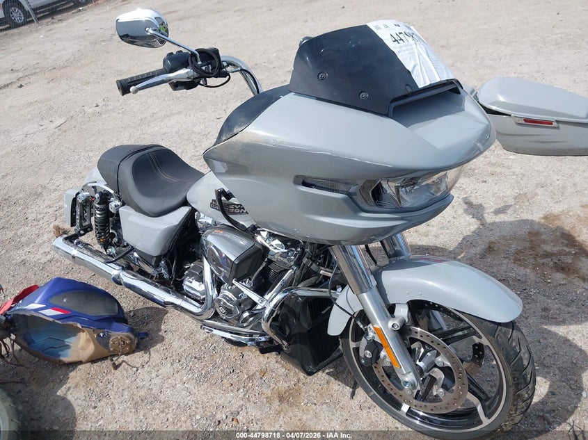 2025 Harley-davidson Road glide VIN 1HD1KH716SB632633 IAAI salvage auction — LEFT SIDE, Salvage (Oklahoma), sold $11,400 on 2026-07-22 (photo 1)