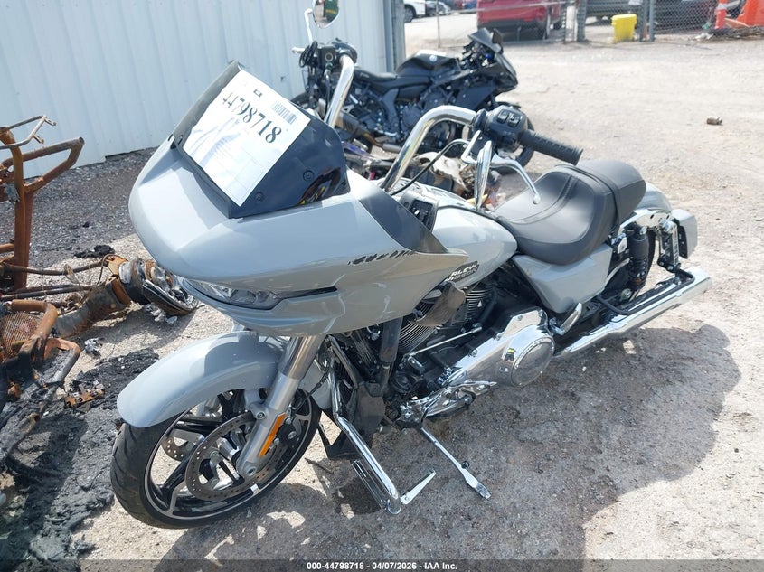2025 Harley-davidson Road glide VIN 1HD1KH716SB632633 IAAI salvage auction — LEFT SIDE, Salvage (Oklahoma), sold $11,400 on 2026-07-22 (photo 2)