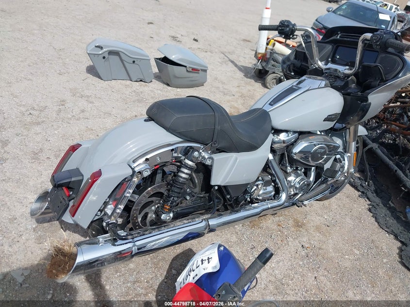 2025 Harley-davidson Road glide VIN 1HD1KH716SB632633 IAAI salvage auction — LEFT SIDE, Salvage (Oklahoma), sold $11,400 on 2026-07-22 (photo 4)
