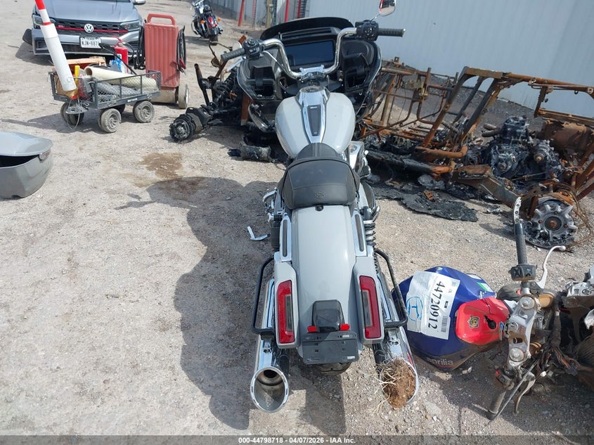 2025 Harley-davidson Road glide VIN 1HD1KH716SB632633 IAAI salvage auction — LEFT SIDE, Salvage (Oklahoma), sold $11,400 on 2026-07-22 (photo 6)