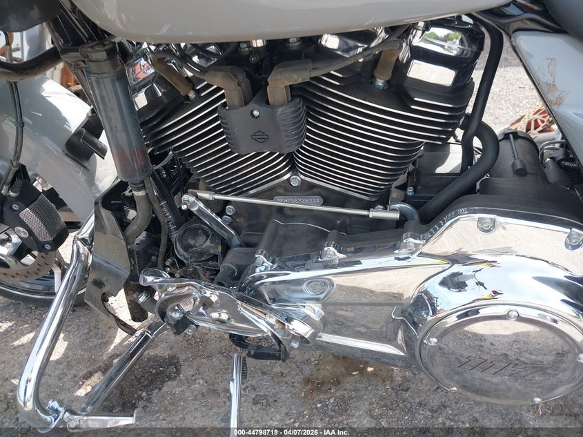 2025 Harley-davidson Road glide VIN 1HD1KH716SB632633 IAAI salvage auction — LEFT SIDE, Salvage (Oklahoma), sold $11,400 on 2026-07-22 (photo 9)