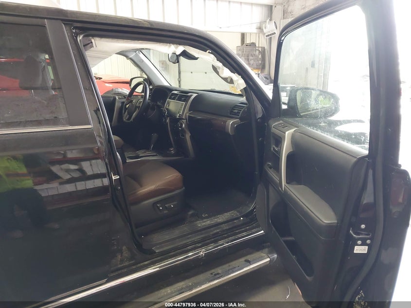 2024 Toyota 4runner VIN JTEKU5JRXR6276781 IAAI salvage auction — FRONT & REAR, Wait Title, sold $22,975 on 2026-07-31 (photo 5)