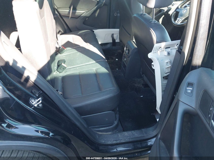 2012 Volkswagen Tiguan VIN WVGBV7AX2CW591203 IAAI salvage auction — FRESH WATER, Salvage Title, sold $425 on 2026-07-10 (photo 8)