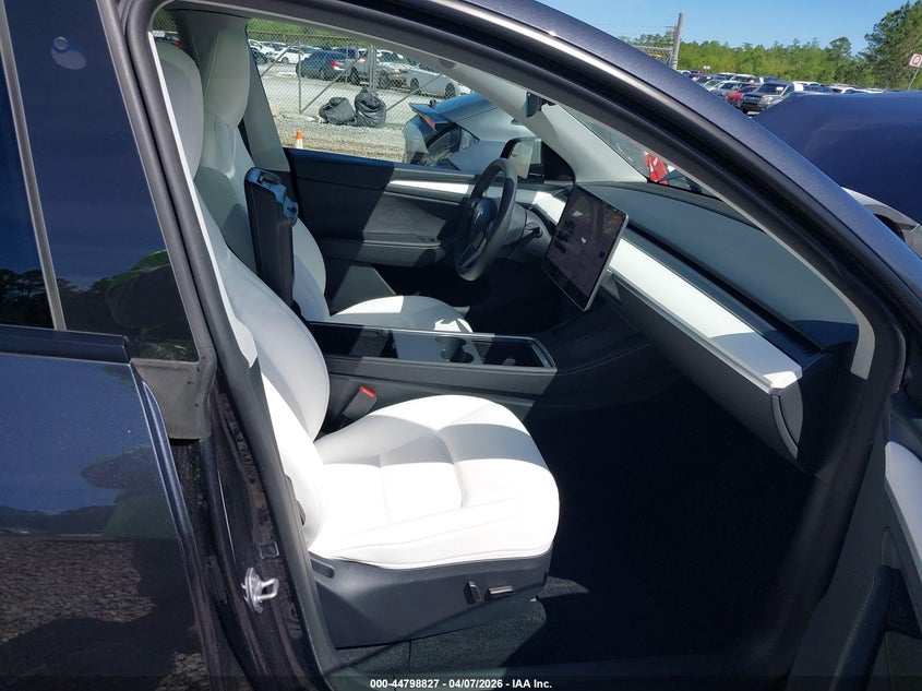 2024 Tesla Model y VIN 7SAYGDEE7RA252823 IAAI salvage auction — FRONT END, Salvage (Mississippi), sold $14,050 on 2026-07-24 (photo 5)