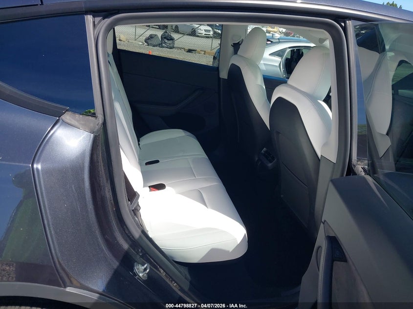 2024 Tesla Model y VIN 7SAYGDEE7RA252823 IAAI salvage auction — FRONT END, Salvage (Mississippi), sold $14,050 on 2026-07-24 (photo 8)