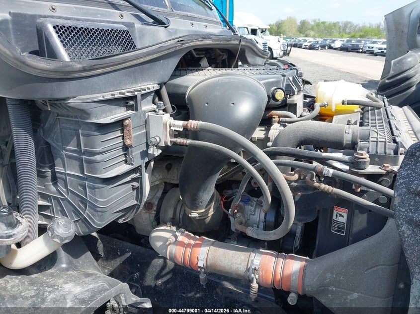 2017 Freightliner Cascadia 113 VIN 1FUJGHDV2HLHS8400 IAAI salvage auction — UNKNOWN, Clear (Illinois), sold $7,100 on 2026-07-08 (photo 9)