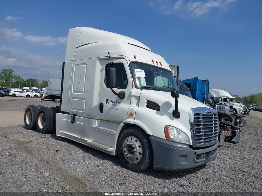 2017 Freightliner Cascadia 113 VIN 1FUJGHDV2HLHS8400 IAAI salvage auction — UNKNOWN, Clear (Illinois), sold $7,100 on 2026-07-08 (photo 1)