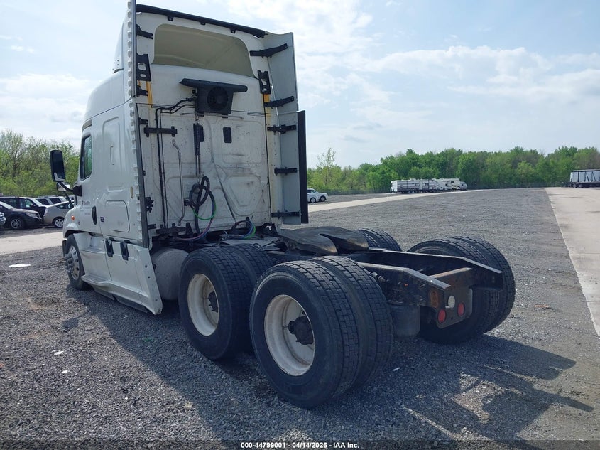2017 Freightliner Cascadia 113 VIN 1FUJGHDV2HLHS8400 IAAI salvage auction — UNKNOWN, Clear (Illinois), sold $7,100 on 2026-07-08 (photo 3)