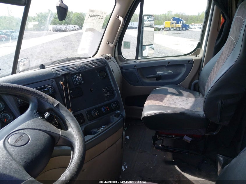 2017 Freightliner Cascadia 113 VIN 1FUJGHDV2HLHS8400 IAAI salvage auction — UNKNOWN, Clear (Illinois), sold $7,100 on 2026-07-08 (photo 7)