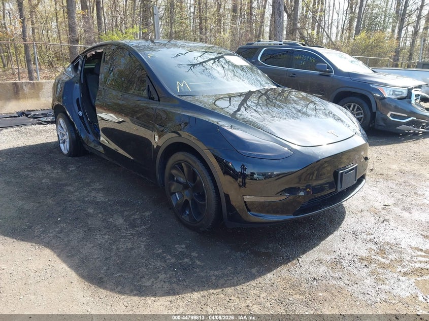 2024 Tesla Model y VIN 7SAYGDEE0RA218884 IAAI salvage auction — LEFT & RIGHT, Salvage Title, sold $13,600 on 2026-09-02 (photo 1)