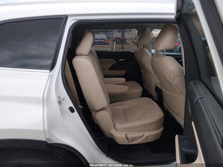 2024 Toyota Highlander VIN 5TDKDRBH2RS545969 IAAI salvage auction — UNDERCARRIAGE, Wait Title, sold $23,300 on 2026-07-29 (photo 8)