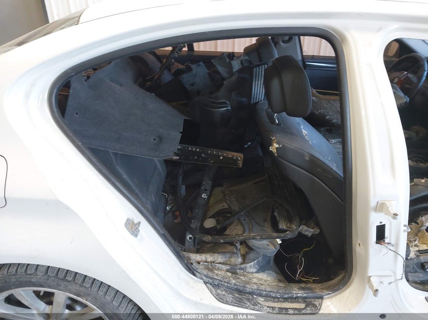 2013 BMW 5er VIN WBAXH5C5XDD107967 IAAI salvage auction — ALL OVER, Salvage Title, sold $25 on 2026-07-17 (photo 8)