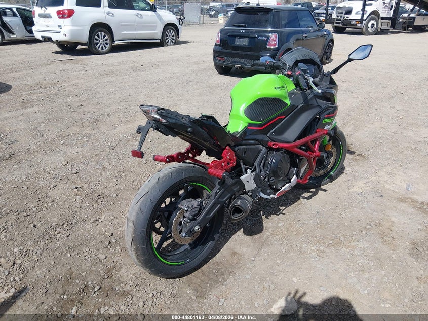 2022 Kawasaki Ninja VIN ML5EXEM10NDA65266 IAAI salvage auction — LEFT & RIGHT, Salvage Title, sold $1,400 on 2026-07-22 (photo 4)