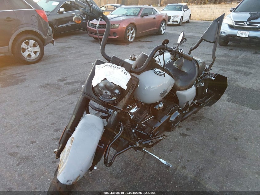 2025 Harley-davidson Road king VIN 1HD1KVP22SB636900 IAAI salvage auction — LEFT & RIGHT, Wait Title, sold $9,200 on 2026-07-14 (photo 2)