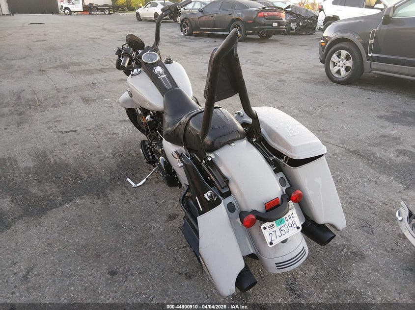 2025 Harley-davidson Road king VIN 1HD1KVP22SB636900 IAAI salvage auction — LEFT & RIGHT, Wait Title, sold $9,200 on 2026-07-14 (photo 3)