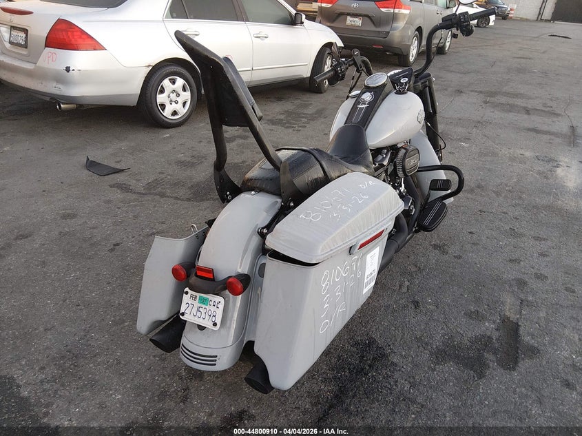 2025 Harley-davidson Road king VIN 1HD1KVP22SB636900 IAAI salvage auction — LEFT & RIGHT, Wait Title, sold $9,200 on 2026-07-14 (photo 4)