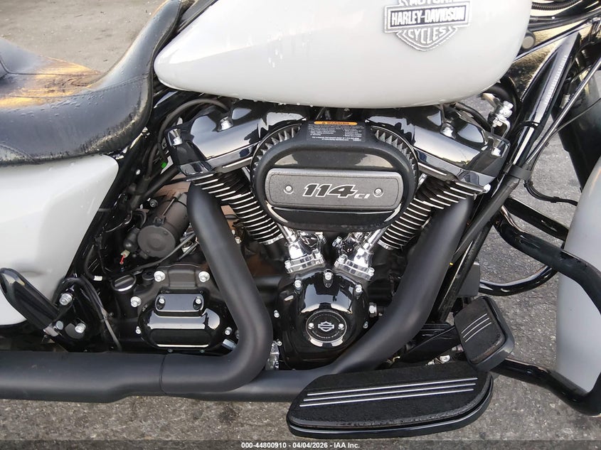 2025 Harley-davidson Road king VIN 1HD1KVP22SB636900 IAAI salvage auction — LEFT & RIGHT, Wait Title, sold $9,200 on 2026-07-14 (photo 8)