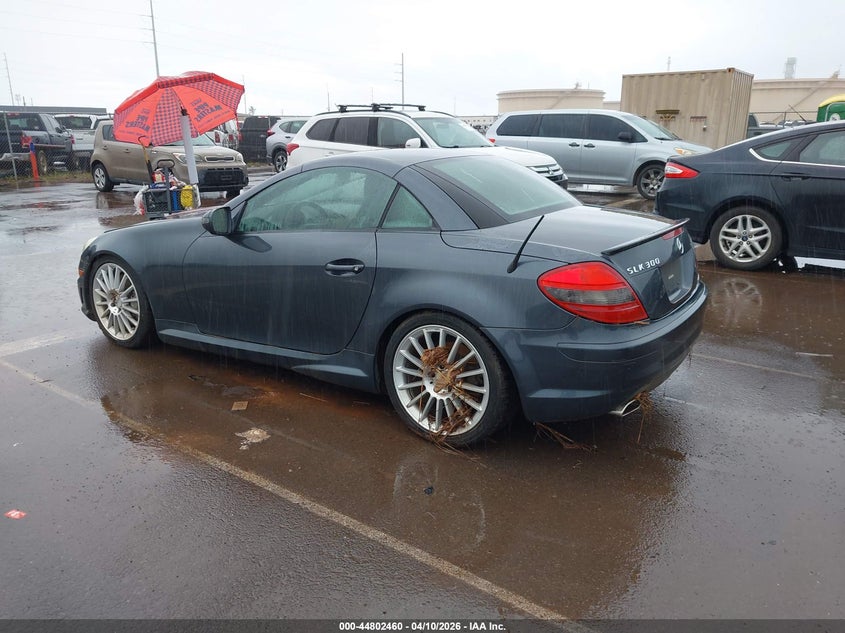 2010 Mercedes-benz Slk-klasse VIN WDBWK5EA3AF230437 IAAI salvage auction — WATER/FLOOD, Salvage (Hawaii), sold $75 on 2026-07-28 (photo 3)