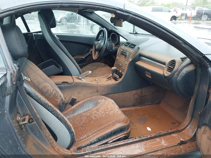 2010 Mercedes-benz Slk-klasse VIN WDBWK5EA3AF230437 IAAI salvage auction — WATER/FLOOD, Salvage (Hawaii), sold $75 on 2026-07-28 (photo 5)