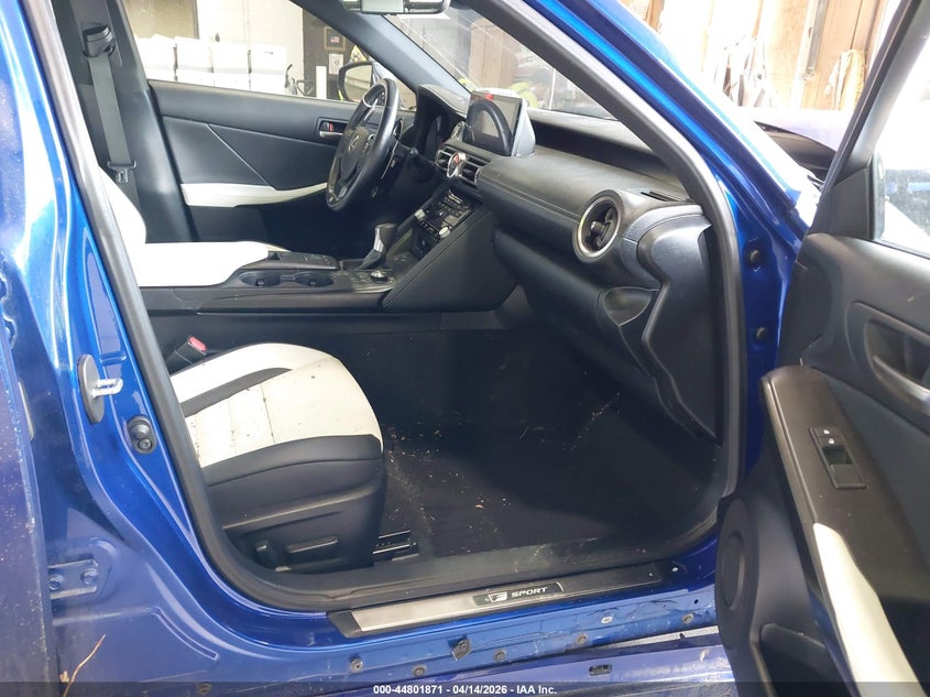 2021 Lexus Is VIN JTHGZ1E23M5020674 IAAI salvage auction — FRONT END, Wait Title, sold $5,800 on 2026-07-08 (photo 5)