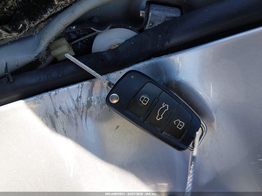 2008 Audi Tt VIN TRUDD38J481005833 IAAI salvage auction — ROOF, Salvage (Ohio), sold $1,100 on 2026-07-14 (photo 9)