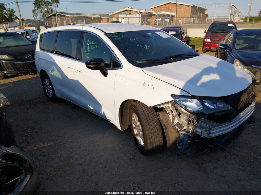 2025 Chrysler Voyager VIN 2C4RC1CG4SR605693 IAAI salvage auction — FRONT END, Wait Title, sold $13,600 on 2026-08-20 (photo 1)