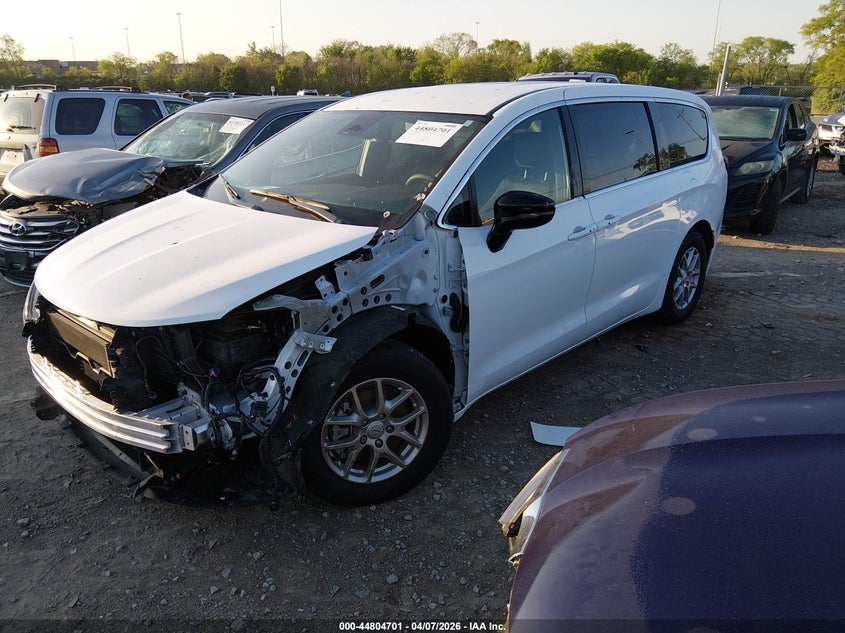 2025 Chrysler Voyager VIN 2C4RC1CG4SR605693 IAAI salvage auction — FRONT END, Wait Title, sold $13,600 on 2026-08-20 (photo 2)