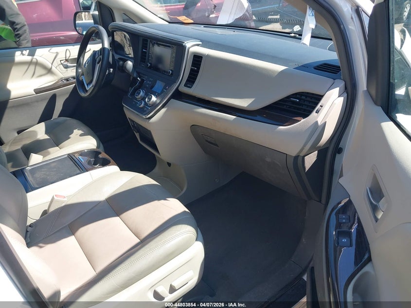 2019 Toyota Sienna VIN 5TDDZ3DC6KS218988 IAAI salvage auction — RIGHT FRONT, Salvage Title, sold $9,050 on 2026-07-21 (photo 5)