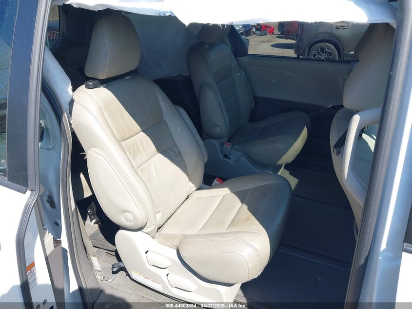 2019 Toyota Sienna VIN 5TDDZ3DC6KS218988 IAAI salvage auction — RIGHT FRONT, Salvage Title, sold $9,050 on 2026-07-21 (photo 8)