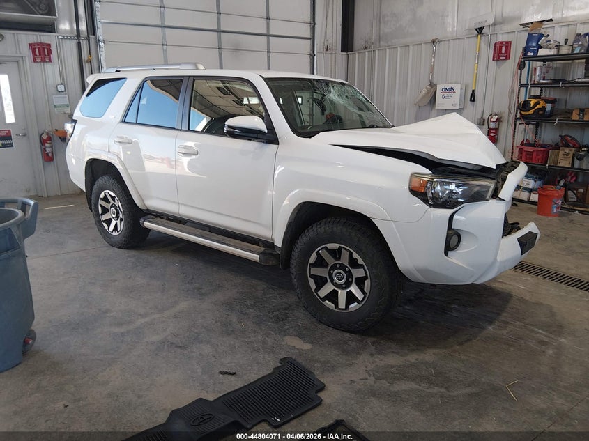 2017 Toyota 4runner VIN JTEBU5JR2H5426077 — IAAI salvage auction photo