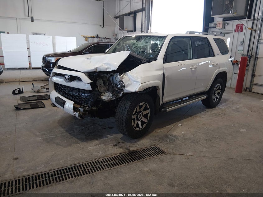 2017 Toyota 4runner VIN JTEBU5JR2H5426077 IAAI salvage auction — FRONT END, Salvage (Missouri), sold $4,150 on 2026-07-27 (photo 2)