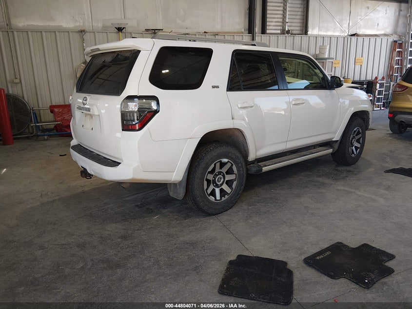 2017 Toyota 4runner VIN JTEBU5JR2H5426077 IAAI salvage auction — FRONT END, Salvage (Missouri), sold $7,400 on 2026-07-30 (photo 4)