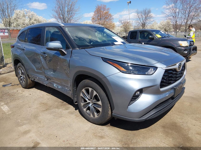 2024 Toyota Highlander VIN 5TDKDRBH8RS534300 IAAI salvage auction — RIGHT SIDE, Salvage Title, sold $16,800 on 2026-07-30 (photo 1)