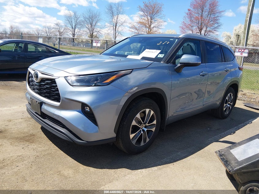 2024 Toyota Highlander VIN 5TDKDRBH8RS534300 IAAI salvage auction — RIGHT SIDE, Salvage Title, sold $16,800 on 2026-07-30 (photo 2)