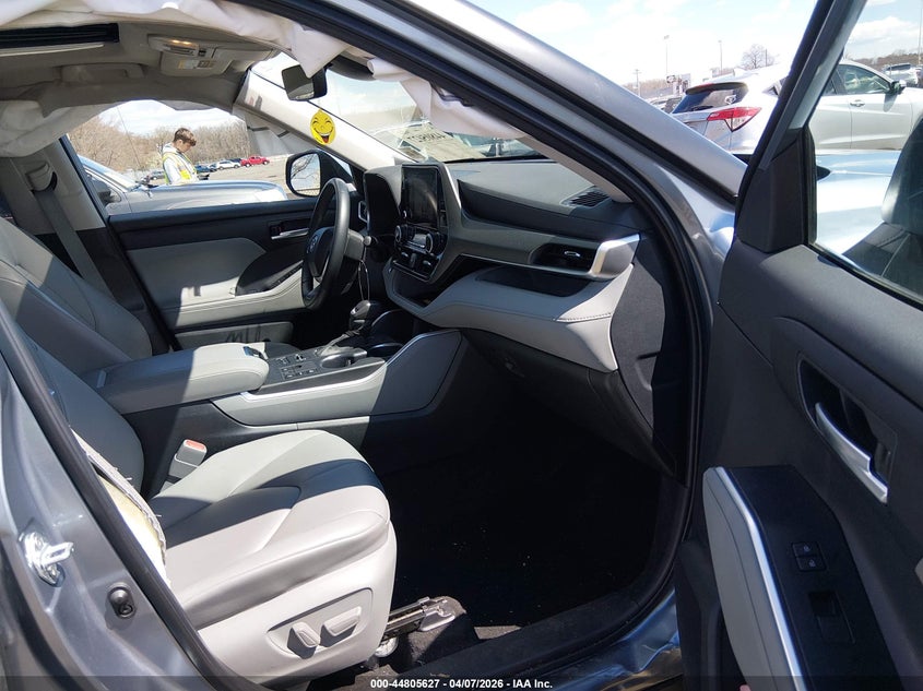 2024 Toyota Highlander VIN 5TDKDRBH8RS534300 IAAI salvage auction — RIGHT SIDE, Salvage Title, sold $16,800 on 2026-07-30 (photo 5)
