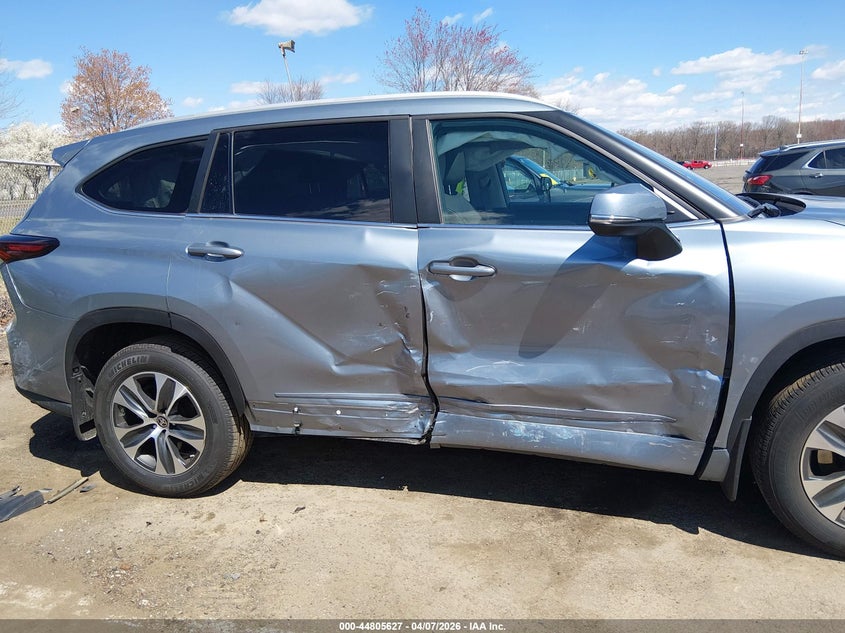 2024 Toyota Highlander VIN 5TDKDRBH8RS534300 IAAI salvage auction — RIGHT SIDE, Salvage Title, sold $16,800 on 2026-07-30 (photo 6)