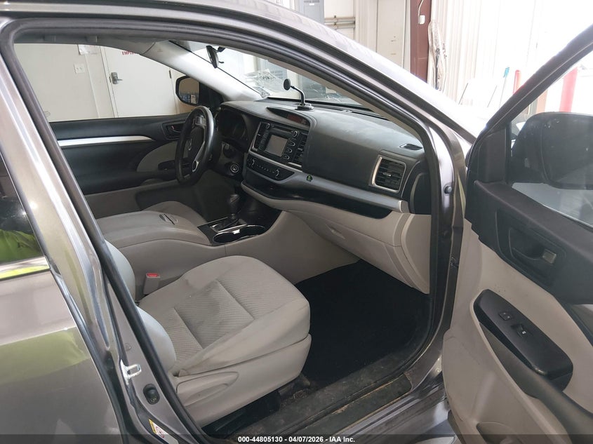 2018 Toyota Highlander VIN 5TDZZRFH0JS263960 IAAI salvage auction — REAR END, Wait Title, sold $5,400 on 2026-07-27 (photo 5)