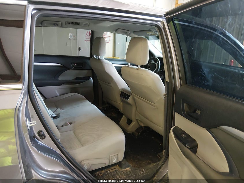 2018 Toyota Highlander VIN 5TDZZRFH0JS263960 IAAI salvage auction — REAR END, Wait Title, sold $5,400 on 2026-07-27 (photo 8)