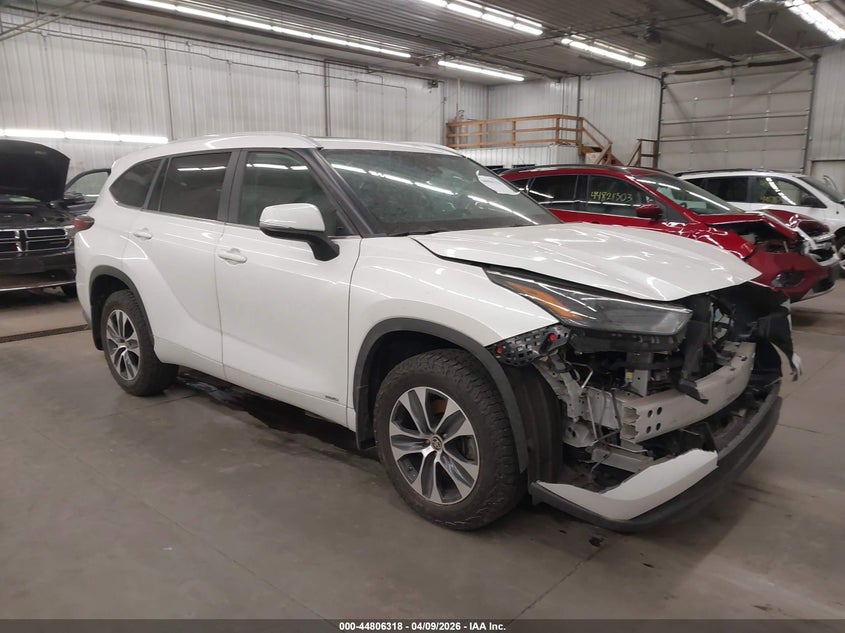 2024 Toyota Highlander VIN 5TDKBRCH2RS610758 IAAI salvage auction — FRONT END, Salvage (Minnesota), sold $12,200 on 2026-07-21 (photo 1)