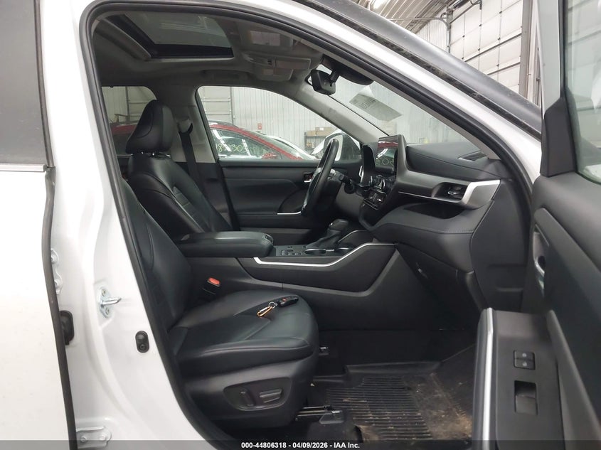 2024 Toyota Highlander VIN 5TDKBRCH2RS610758 IAAI salvage auction — FRONT END, Salvage (Minnesota), sold $12,200 on 2026-07-21 (photo 5)