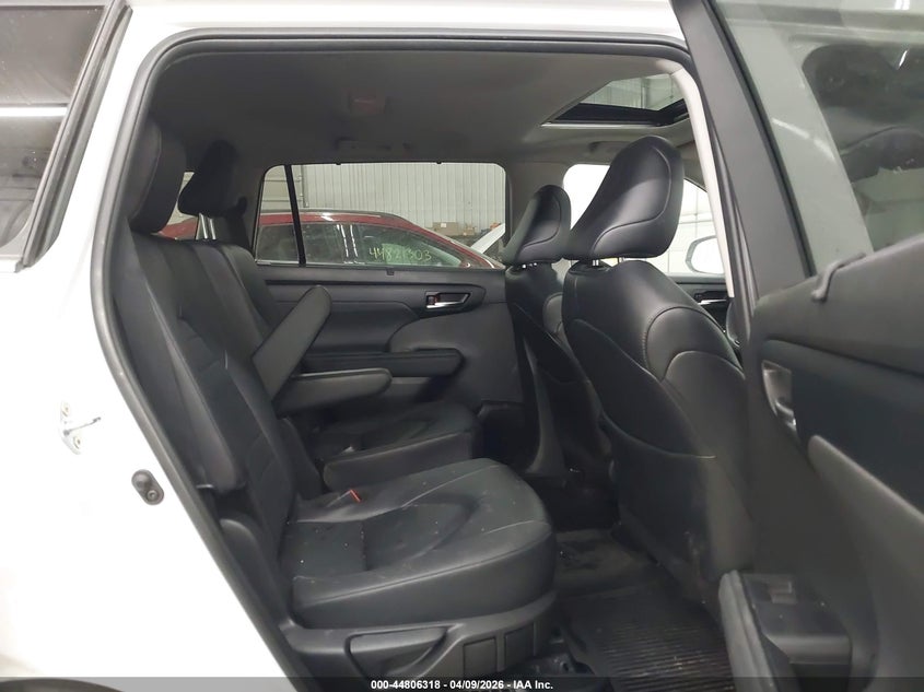 2024 Toyota Highlander VIN 5TDKBRCH2RS610758 IAAI salvage auction — FRONT END, Salvage (Minnesota), sold $12,200 on 2026-07-21 (photo 8)