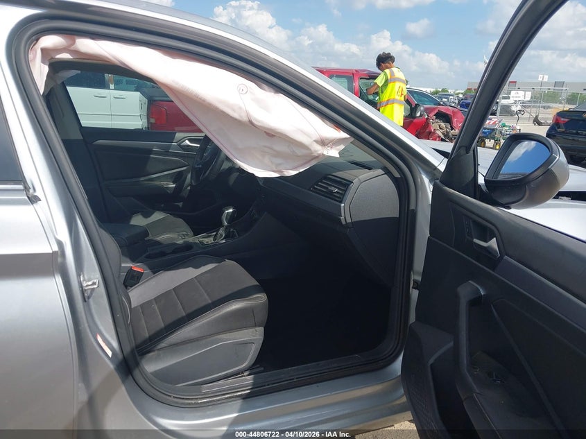2023 Volkswagen Jetta VIN 3VW7M7BU4PM042090 IAAI salvage auction — FRONT END, Salvage Title, sold $3,850 on 2026-08-11 (photo 5)